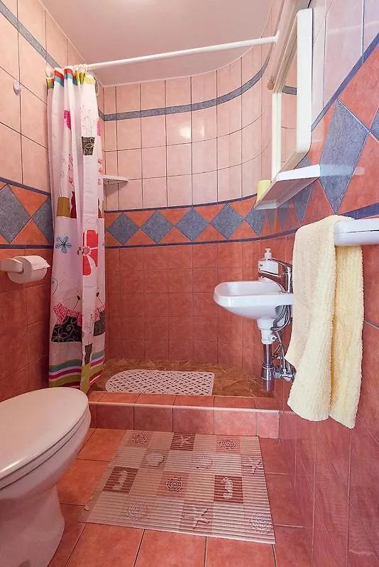 Apartman, Studio And Room Kata Πούλα 0*,