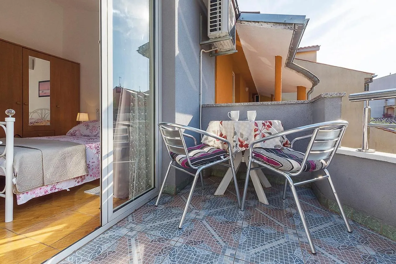 Apartman, Studio And Room Kata Πούλα