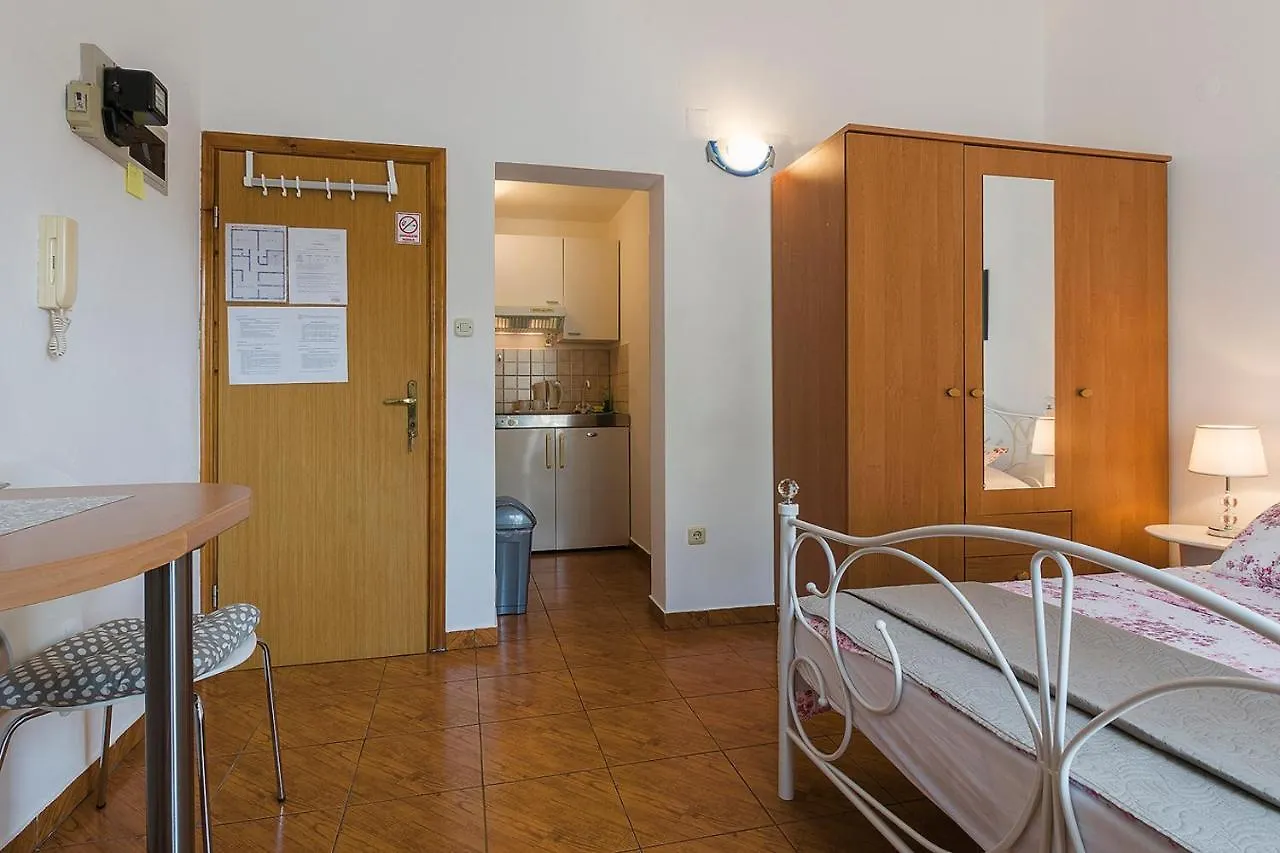 Apartman, Studio And Room Kata Πούλα 0*,  Κροατία